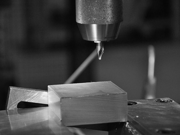 Officina-per-la-foratura-meccanica-modena