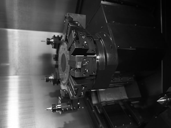 tornitura-meccanica-in-officina-modena